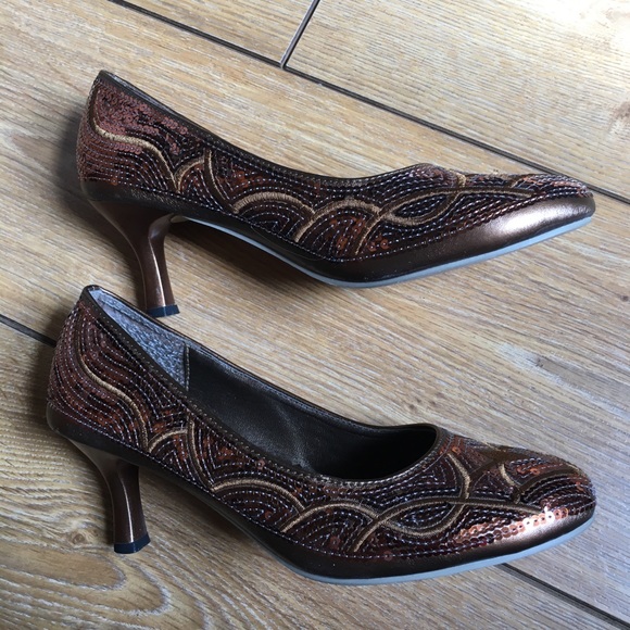 Shoes - Picture 4 of 6